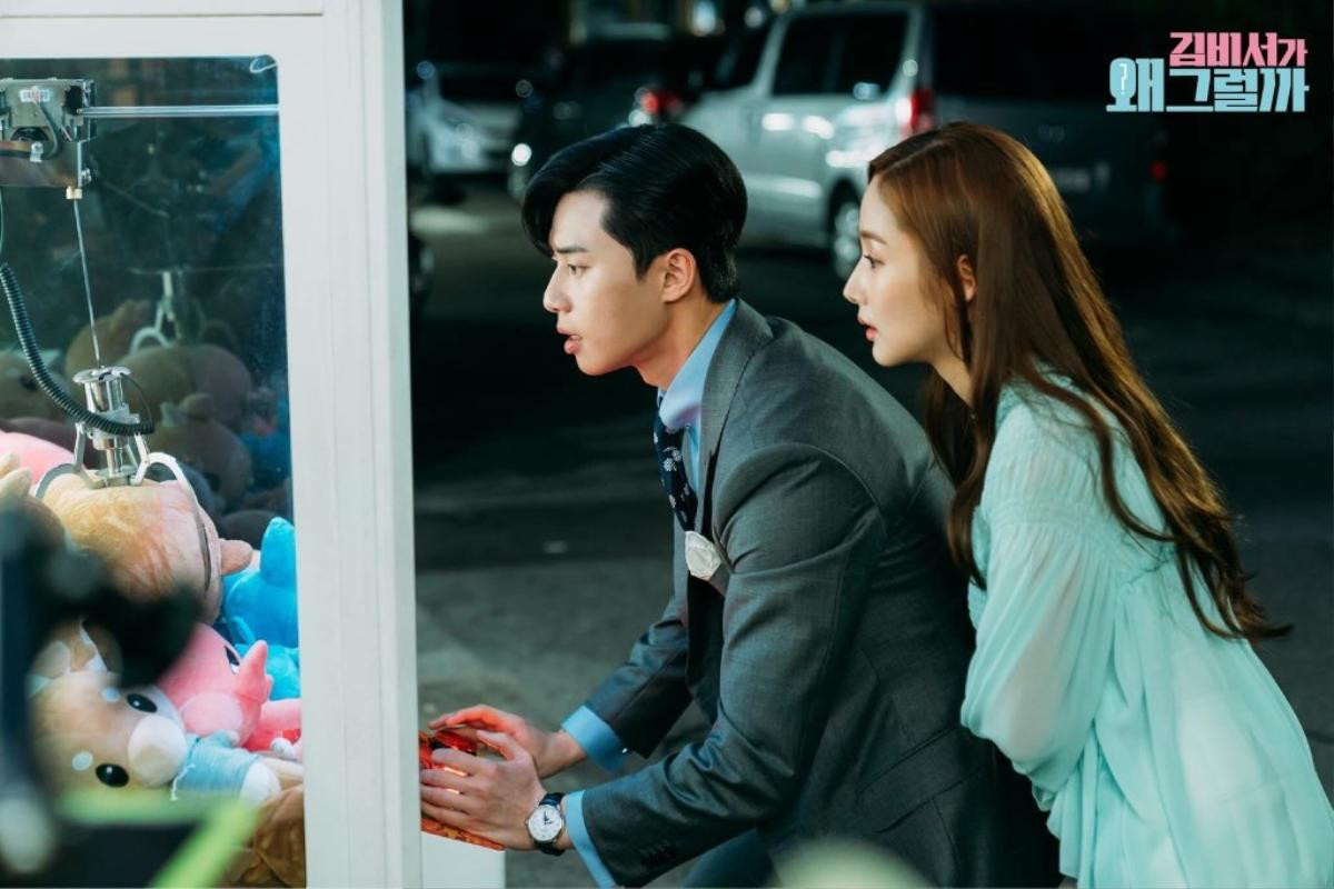 Loạt khoảnh khắc ngọt ngào của Park Seo Joon - Park Min Young trong 'Thư ký Kim' - Fan muốn tin họ không hẹn hò cũng khó Ảnh 21