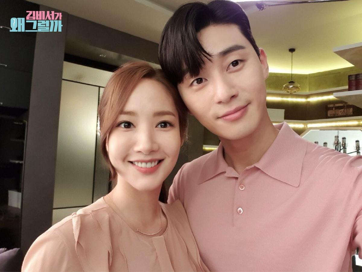 Loạt khoảnh khắc ngọt ngào của Park Seo Joon - Park Min Young trong 'Thư ký Kim' - Fan muốn tin họ không hẹn hò cũng khó Ảnh 52