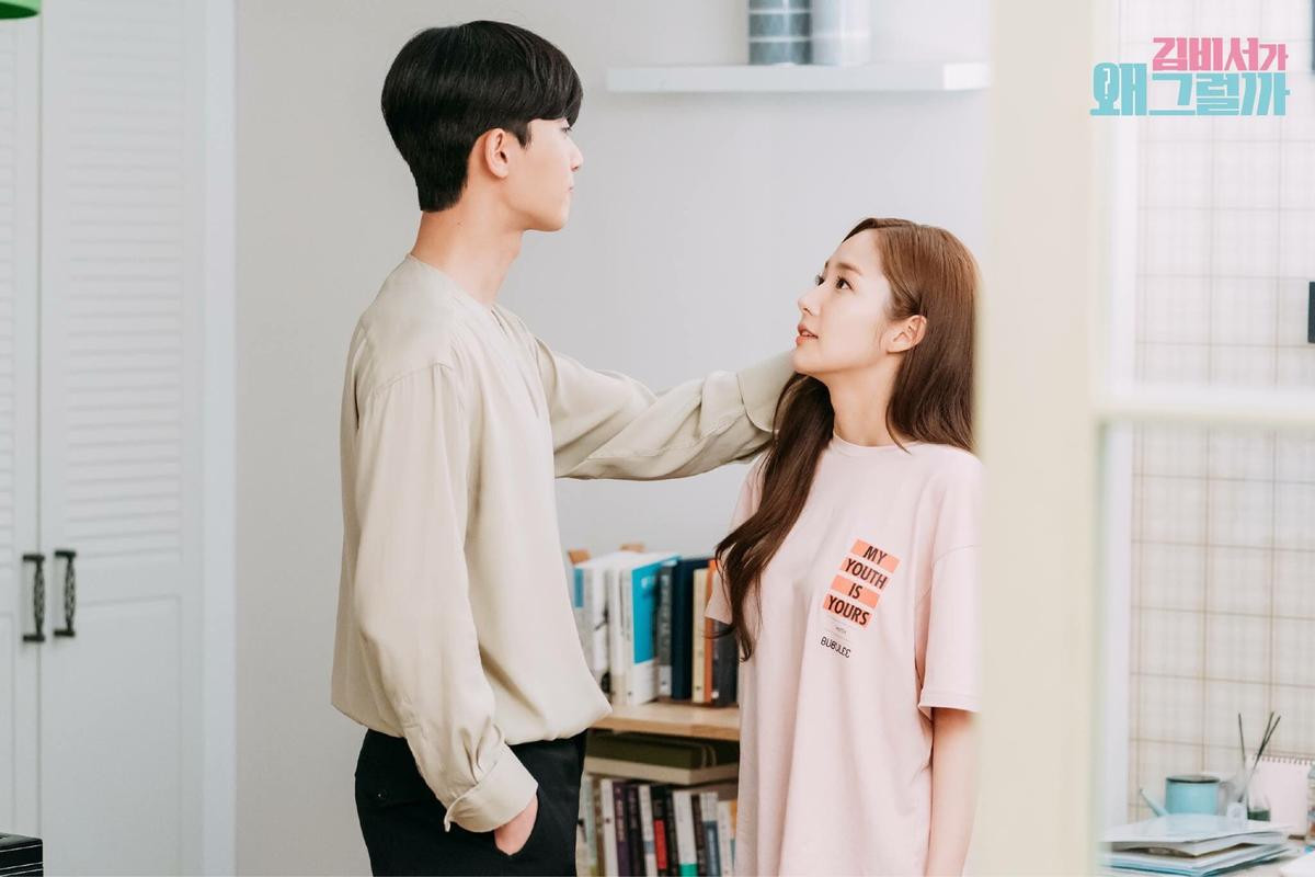 Loạt khoảnh khắc ngọt ngào của Park Seo Joon - Park Min Young trong 'Thư ký Kim' - Fan muốn tin họ không hẹn hò cũng khó Ảnh 60