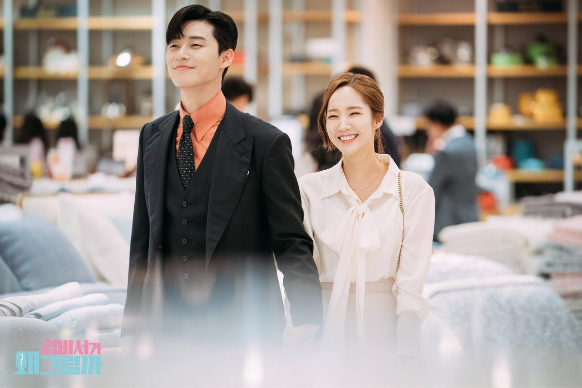 Loạt khoảnh khắc ngọt ngào của Park Seo Joon - Park Min Young trong 'Thư ký Kim' - Fan muốn tin họ không hẹn hò cũng khó Ảnh 57