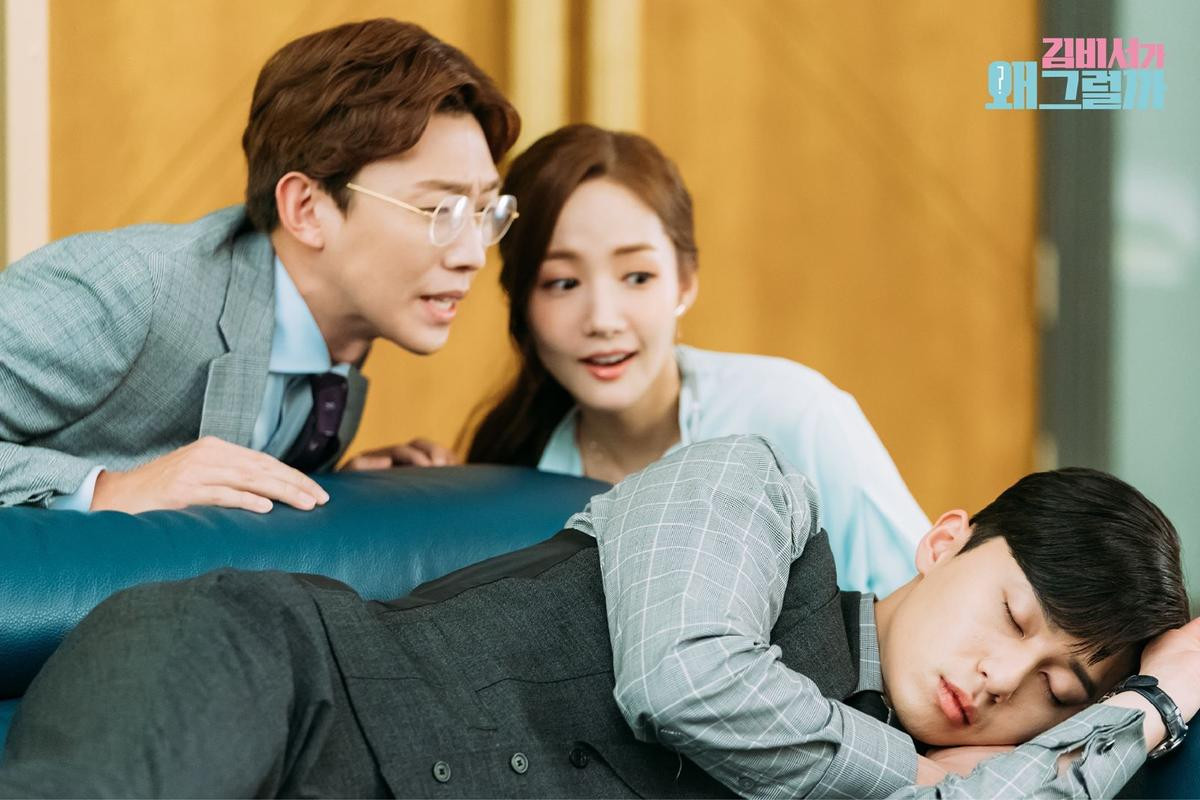 Loạt khoảnh khắc ngọt ngào của Park Seo Joon - Park Min Young trong 'Thư ký Kim' - Fan muốn tin họ không hẹn hò cũng khó Ảnh 41