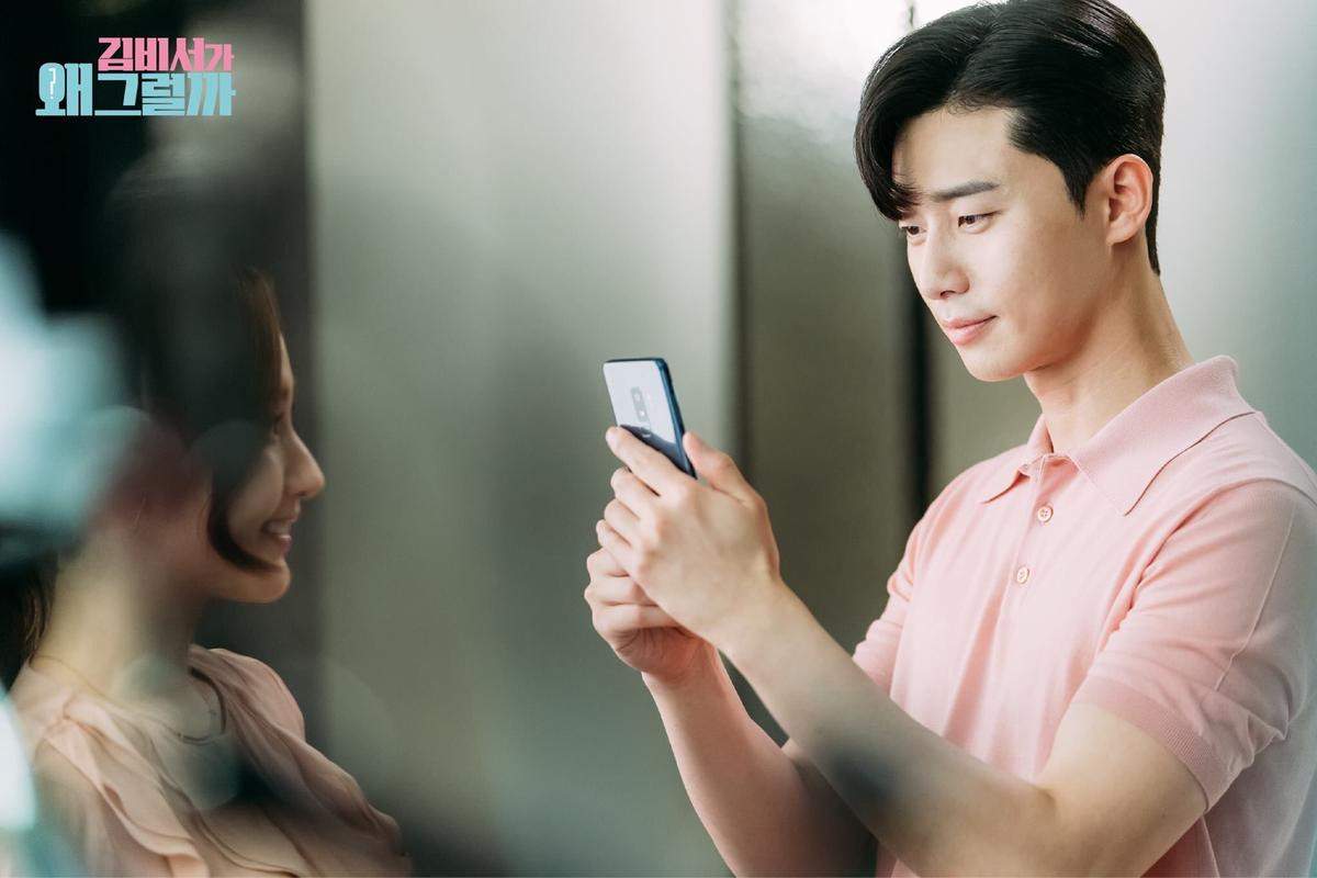 Loạt khoảnh khắc ngọt ngào của Park Seo Joon - Park Min Young trong 'Thư ký Kim' - Fan muốn tin họ không hẹn hò cũng khó Ảnh 49