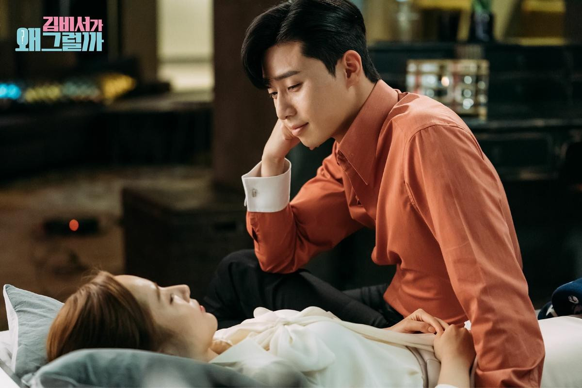 Loạt khoảnh khắc ngọt ngào của Park Seo Joon - Park Min Young trong 'Thư ký Kim' - Fan muốn tin họ không hẹn hò cũng khó Ảnh 54