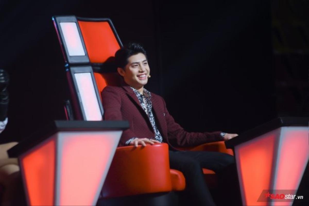 Khoảnh khắc 'độc nhất vô nhị' tại The Voice 2018: Noo Phước Thịnh lần đầu hát 'Bùa yêu' Ảnh 1