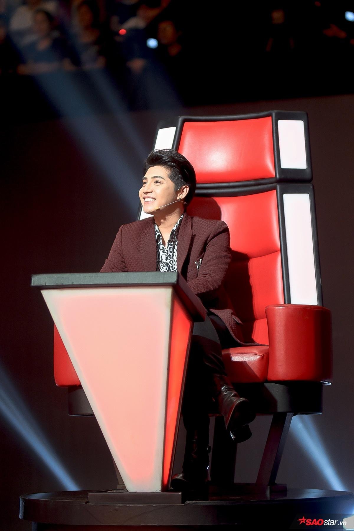 Khoảnh khắc 'độc nhất vô nhị' tại The Voice 2018: Noo Phước Thịnh lần đầu hát 'Bùa yêu' Ảnh 3