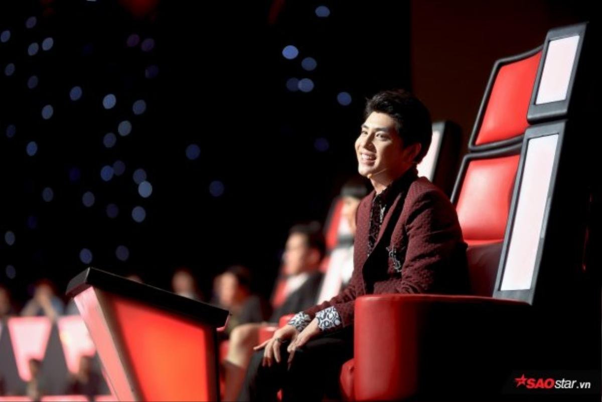 Khoảnh khắc 'độc nhất vô nhị' tại The Voice 2018: Noo Phước Thịnh lần đầu hát 'Bùa yêu' Ảnh 4