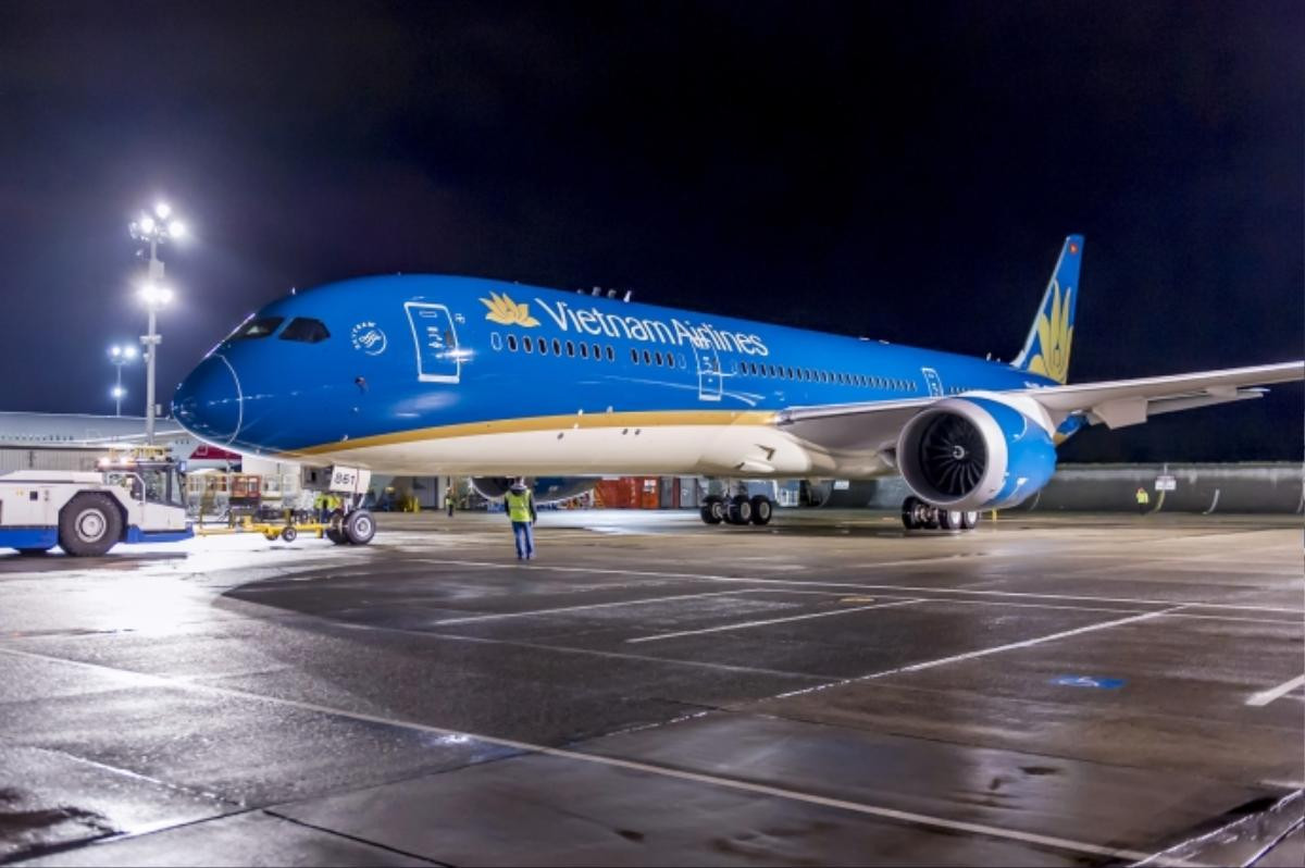 Máy bay Vietnam Airlines hạ cánh lệch vị trí tại sân bay Nội Bài Ảnh 1