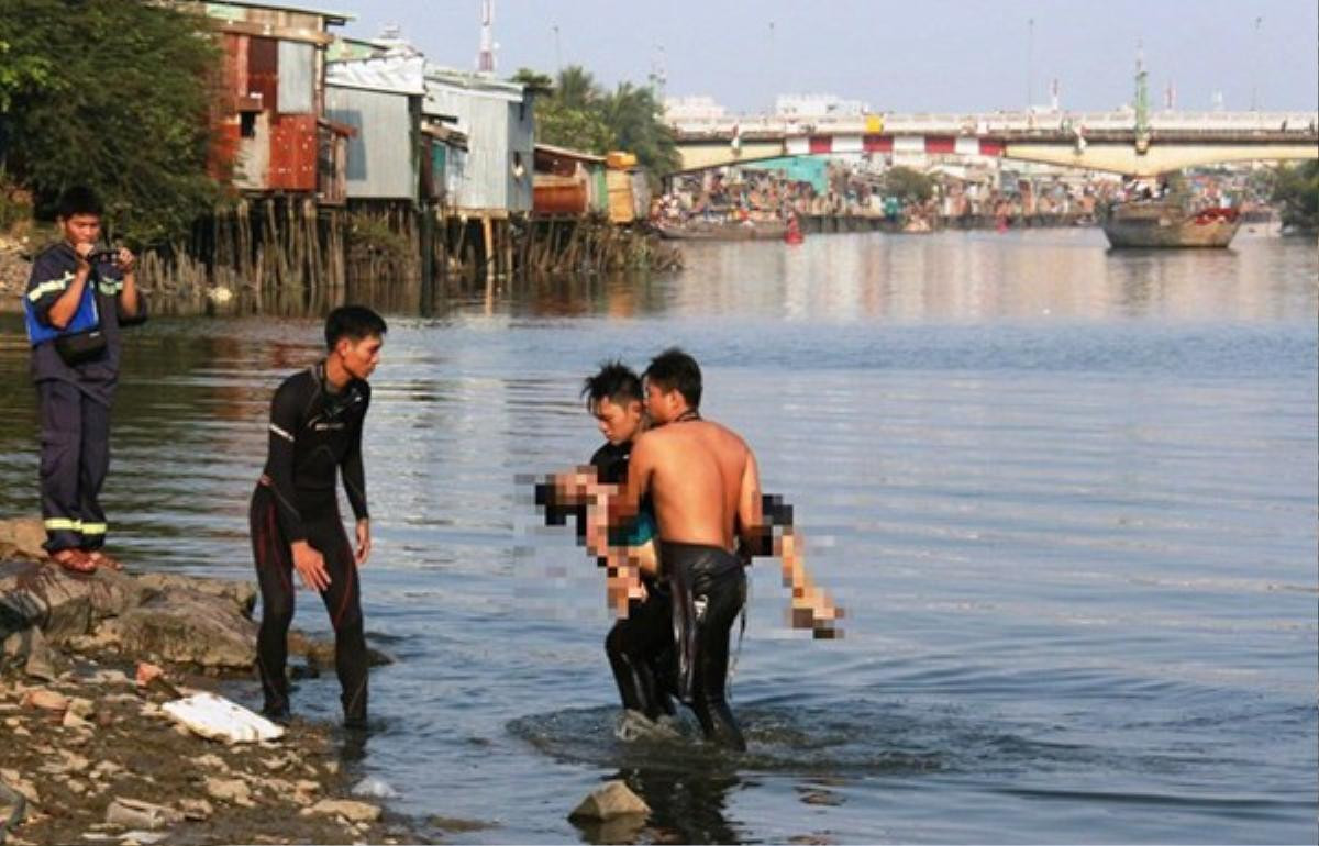 Rủ nhau tắm mát, 3 em học sinh đuối nước thương tâm Ảnh 1