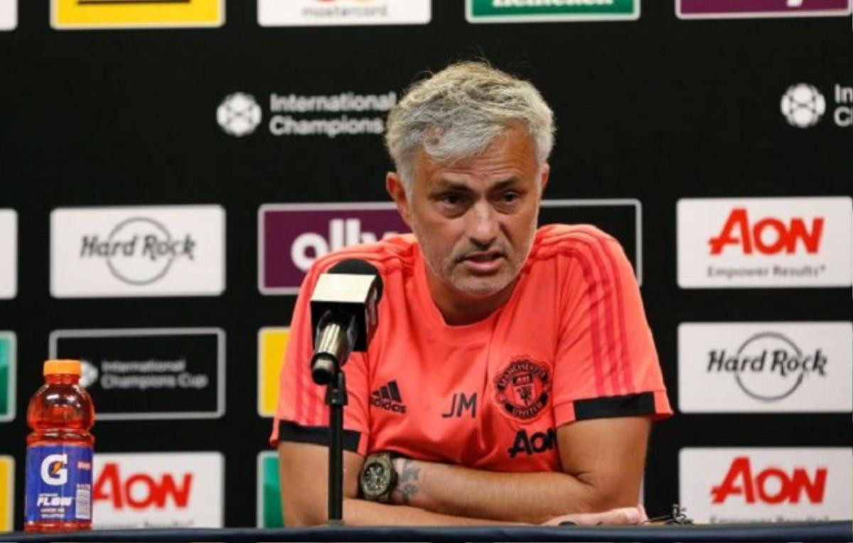 NÓNG: Mourinho gây hấn với Phó chủ tịch, nội bộ MU rối loạn Ảnh 1