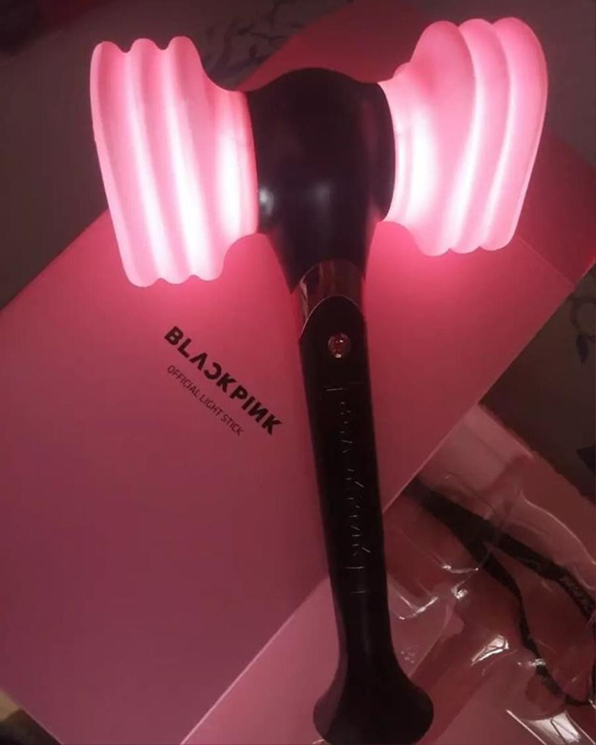 BlackPink, Red Velvet hay TWICE: Girlgroup nào từ BIG3 sở hữu lightstick 'chuẩn không cần chỉnh? Ảnh 6