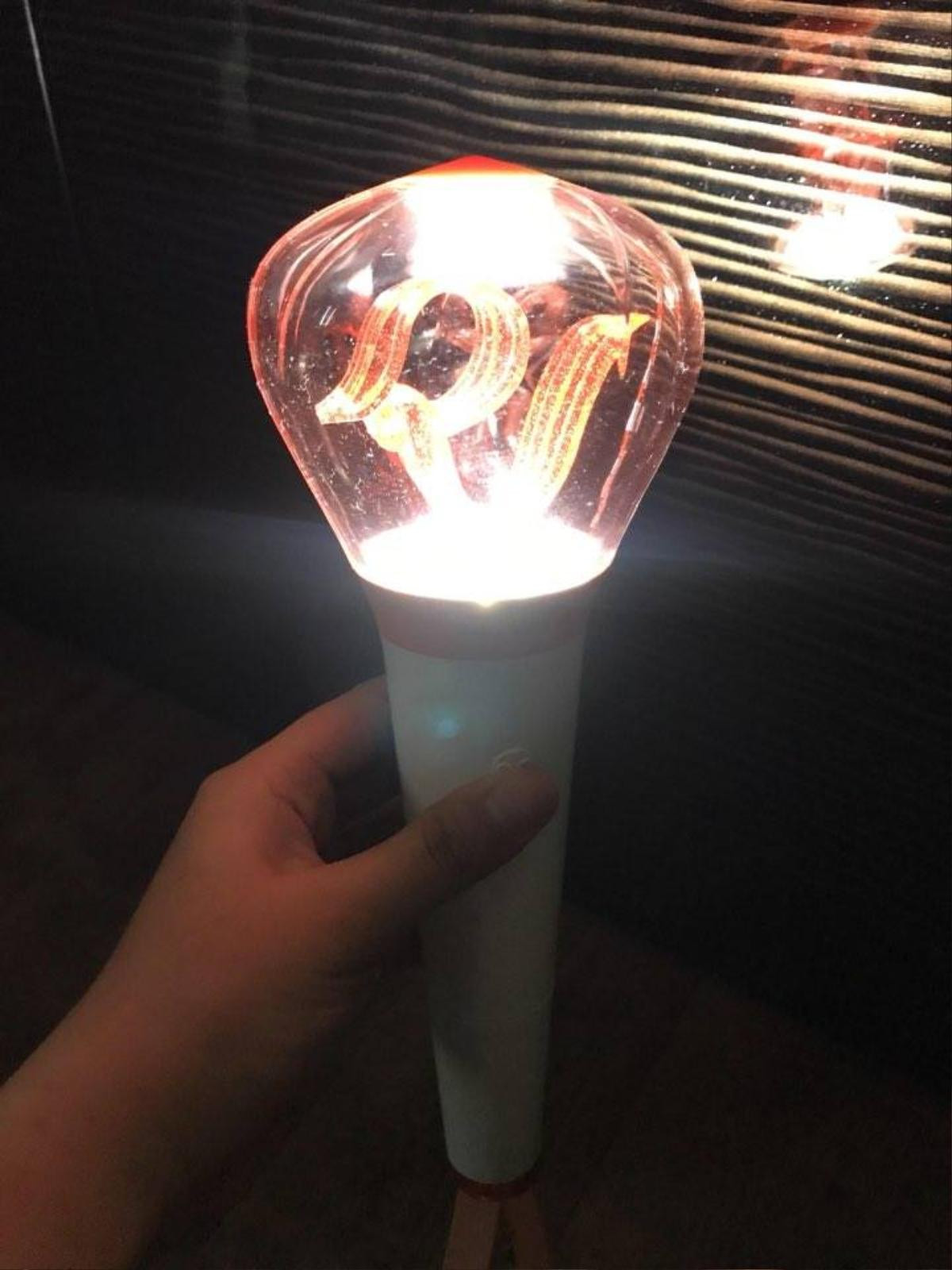 BlackPink, Red Velvet hay TWICE: Girlgroup nào từ BIG3 sở hữu lightstick 'chuẩn không cần chỉnh? Ảnh 9