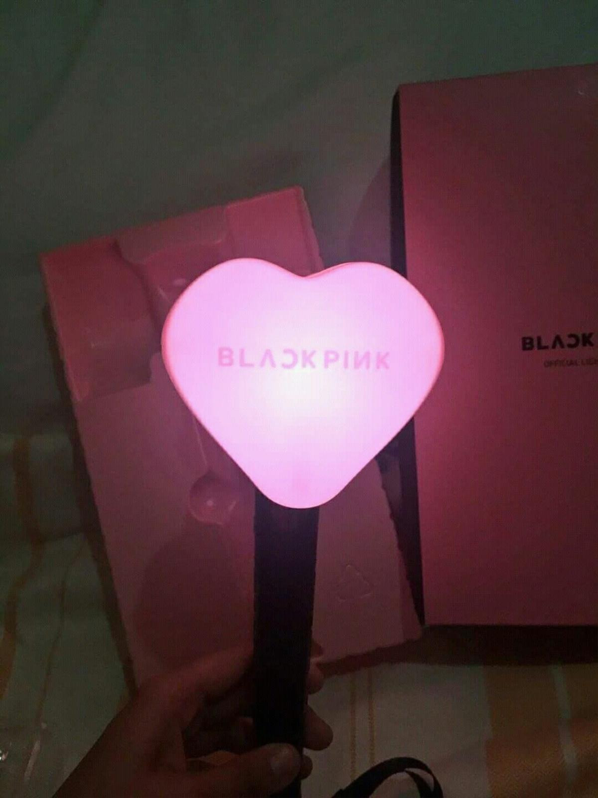 BlackPink, Red Velvet hay TWICE: Girlgroup nào từ BIG3 sở hữu lightstick 'chuẩn không cần chỉnh? Ảnh 5