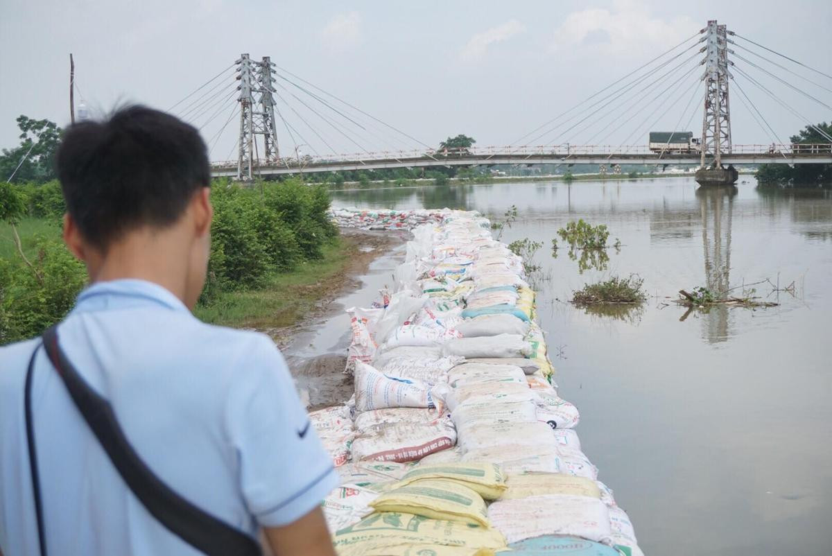 Chùm ảnh nước đê tả Bùi rút mạnh, hàng vạn người dân ở Hà Nội tạm thời qua cơn nguy cấp Ảnh 3