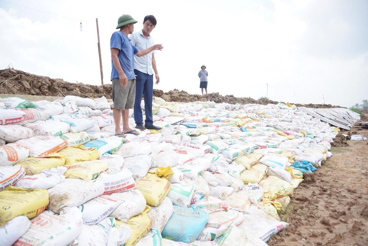 Chùm ảnh nước đê tả Bùi rút mạnh, hàng vạn người dân ở Hà Nội tạm thời qua cơn nguy cấp Ảnh 11