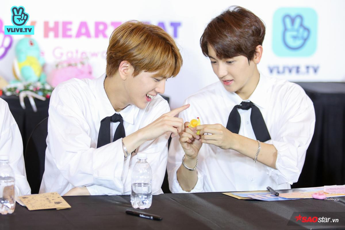 Đội nón lá truyền thống trong buổi fansign, The Boyz thật biết cách chiều chuộng fan Việt! Ảnh 7