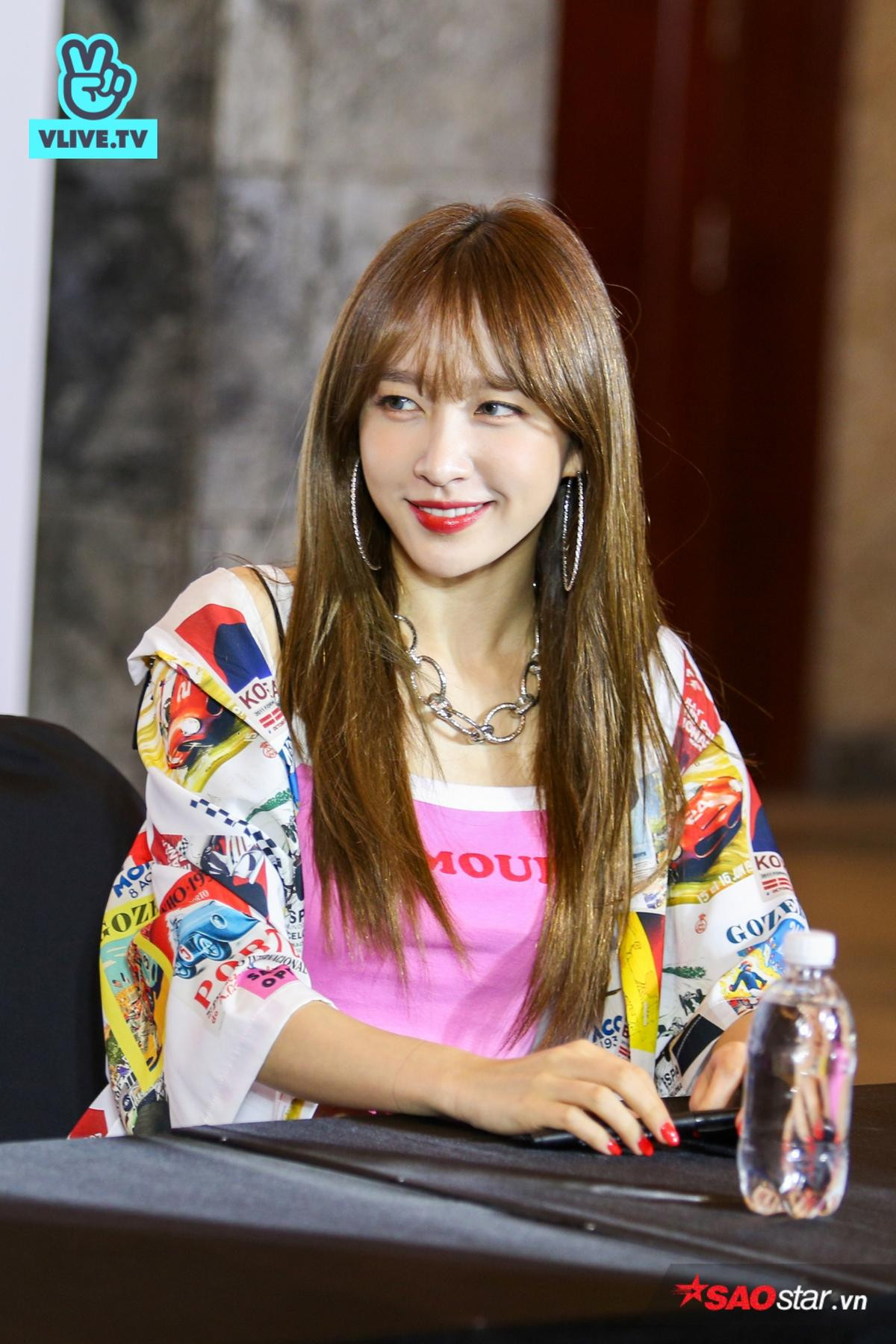 Sức hút lớn như EXID: 'Vô Diện' còn phải 'lặn lội thân cò' đến tận fansign TP HCM xin chữ ký! Ảnh 1