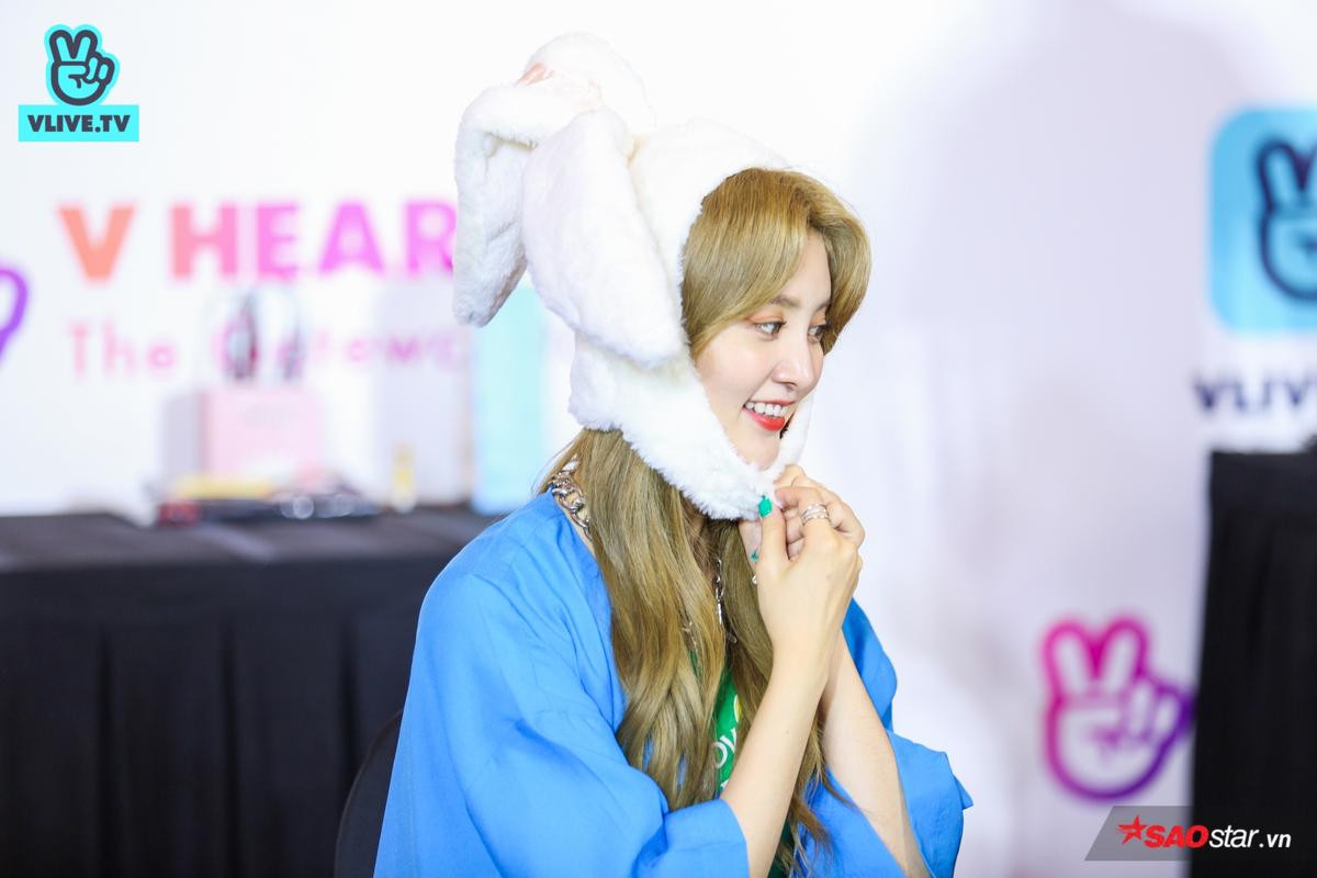 Sức hút lớn như EXID: 'Vô Diện' còn phải 'lặn lội thân cò' đến tận fansign TP HCM xin chữ ký! Ảnh 10