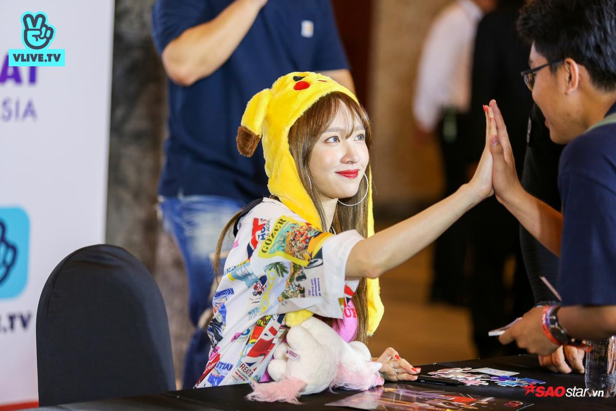 Sức hút lớn như EXID: 'Vô Diện' còn phải 'lặn lội thân cò' đến tận fansign TP HCM xin chữ ký! Ảnh 8