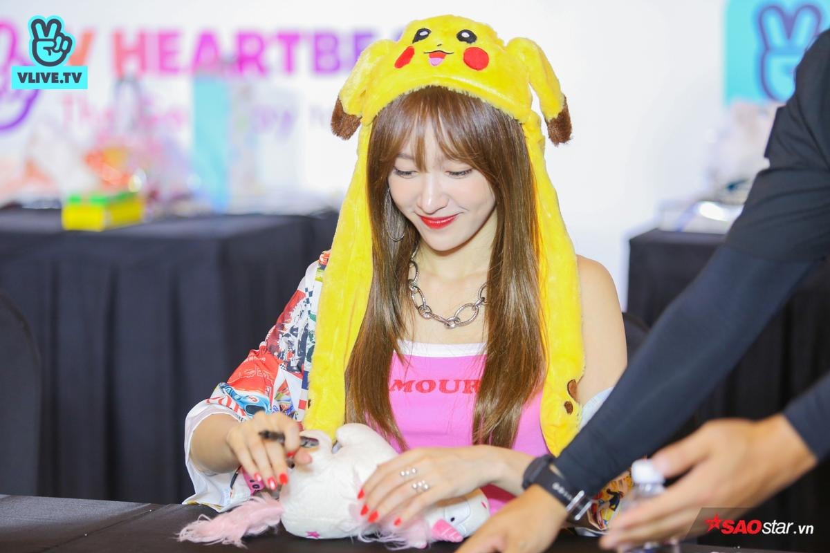 Sức hút lớn như EXID: 'Vô Diện' còn phải 'lặn lội thân cò' đến tận fansign TP HCM xin chữ ký! Ảnh 7