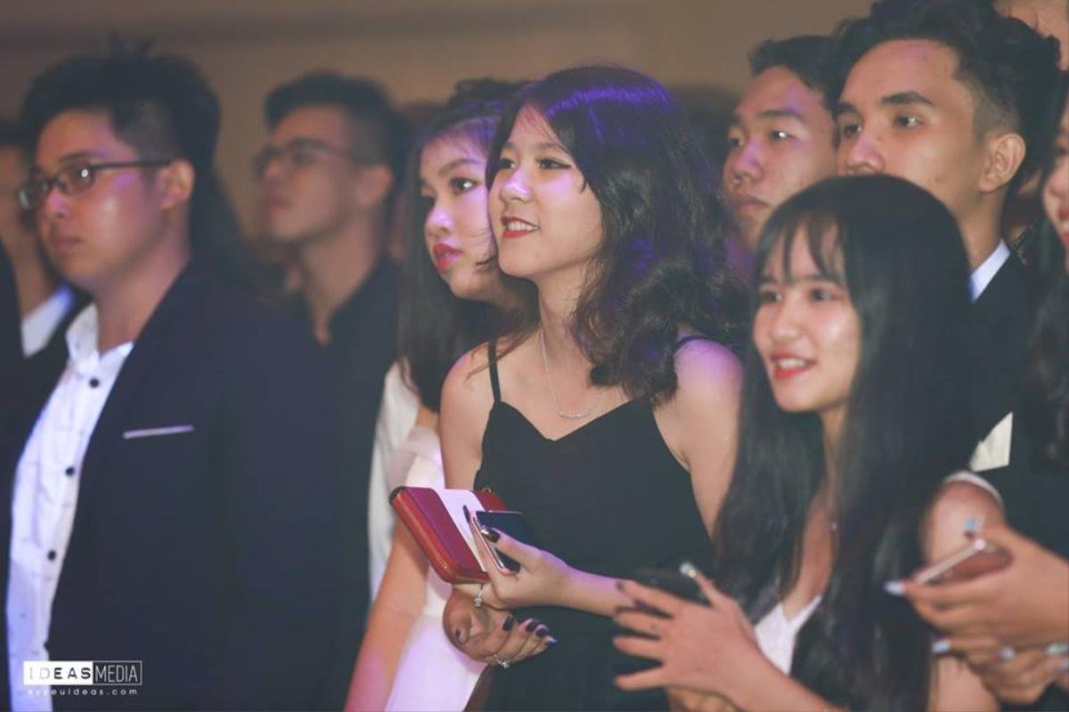 'Zoom in' tiệc prom của 'hội con nhà giàu' Trưng Vương: Cực sang chảnh và toàn trai xinh gái đẹp 'lên đồ' chất phát ngất Ảnh 10