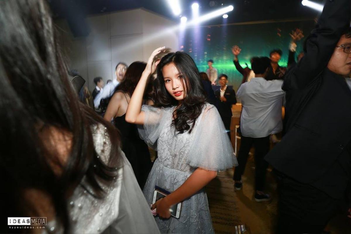 'Zoom in' tiệc prom của 'hội con nhà giàu' Trưng Vương: Cực sang chảnh và toàn trai xinh gái đẹp 'lên đồ' chất phát ngất Ảnh 12