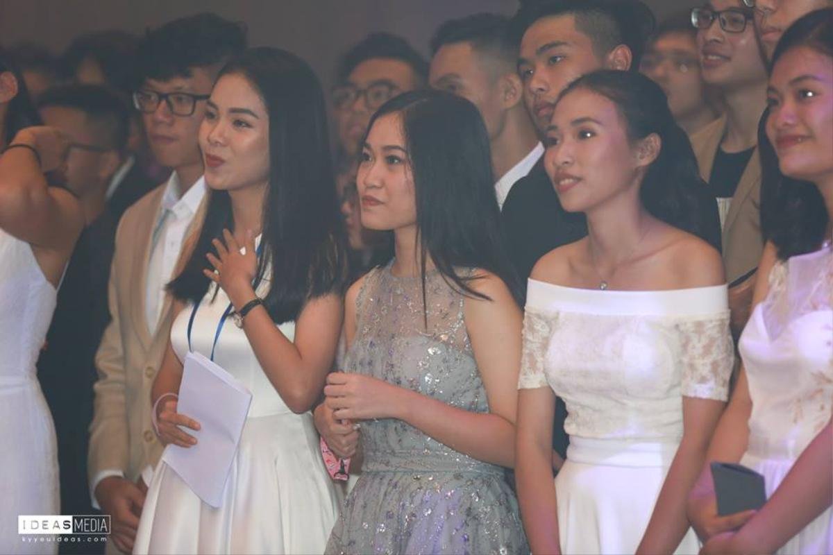 'Zoom in' tiệc prom của 'hội con nhà giàu' Trưng Vương: Cực sang chảnh và toàn trai xinh gái đẹp 'lên đồ' chất phát ngất Ảnh 3