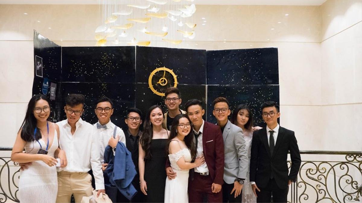 'Zoom in' tiệc prom của 'hội con nhà giàu' Trưng Vương: Cực sang chảnh và toàn trai xinh gái đẹp 'lên đồ' chất phát ngất Ảnh 2