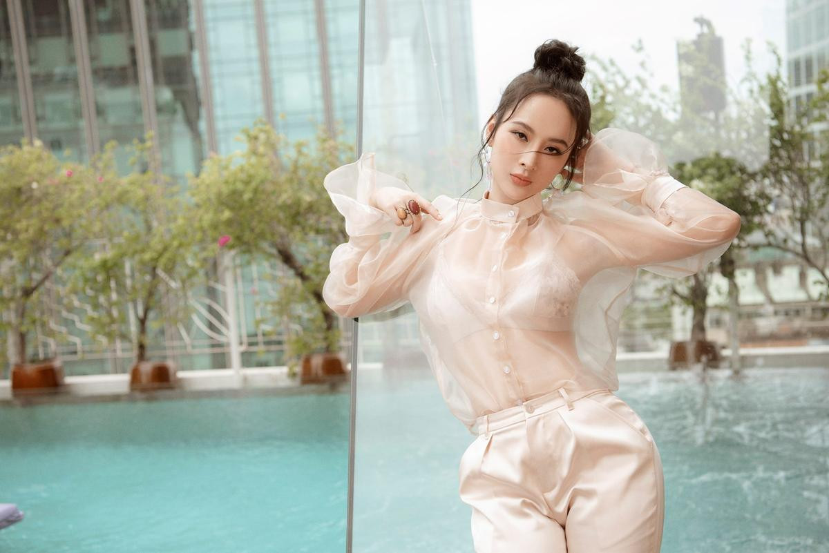 Angela Phương Trinh gợi cảm vô đối với áo xuyên thấu Ảnh 3