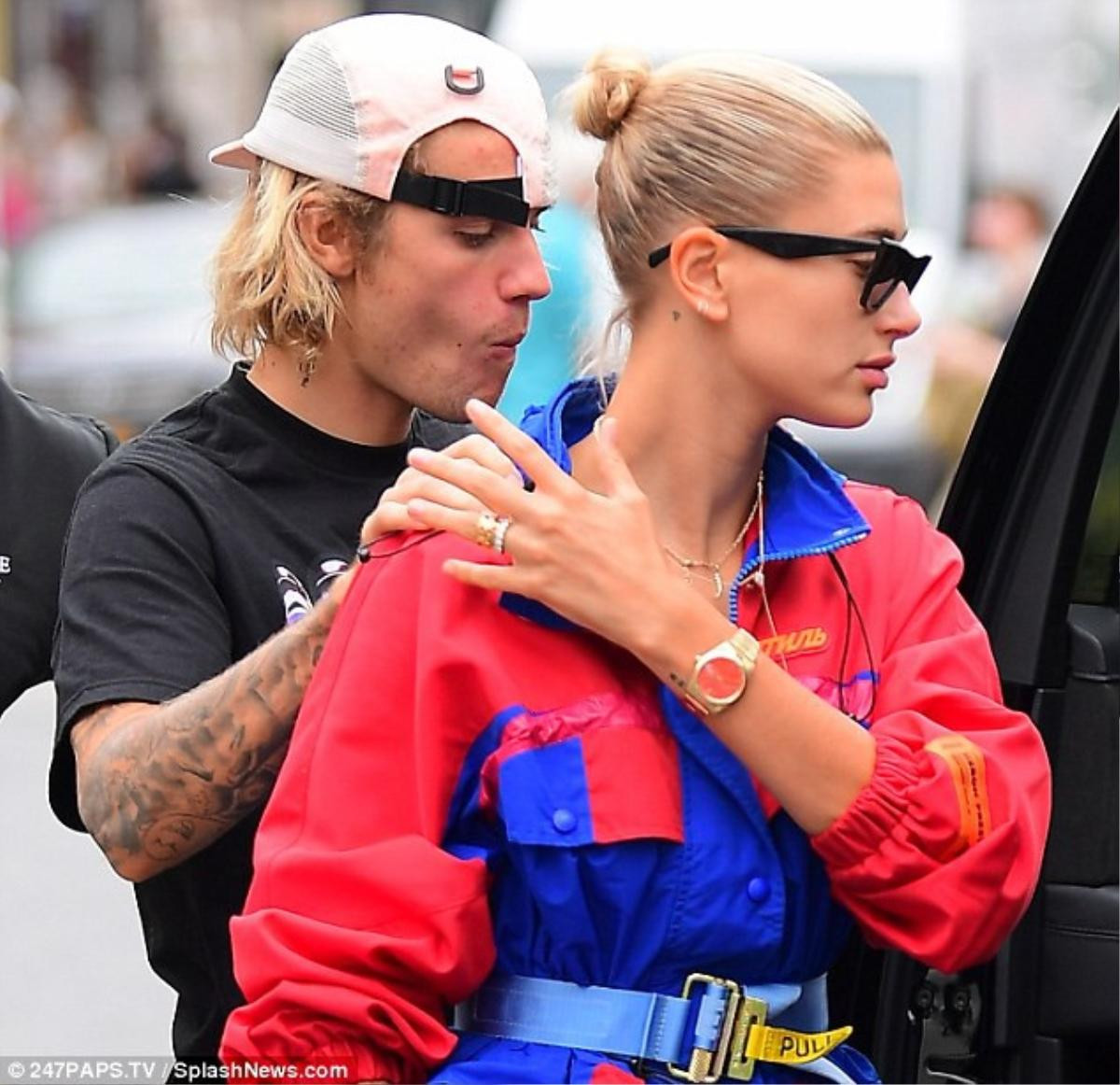 Chuyện lạ lùng của cặp đôi Justin Bieber - Hailey Baldwin: đính hôn hoành tráng, kết hôn (?) trong bí mật! Ảnh 4