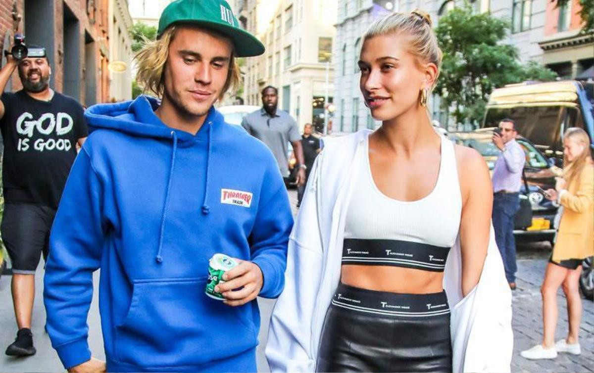 Chuyện lạ lùng của cặp đôi Justin Bieber - Hailey Baldwin: đính hôn hoành tráng, kết hôn (?) trong bí mật! Ảnh 2