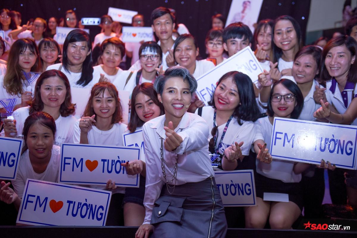 [Độc quyền] Vũ Cát Tường cùng fan đồng ca 'Come back home' tại hậu trường The Voice Kids 2018 Ảnh 3