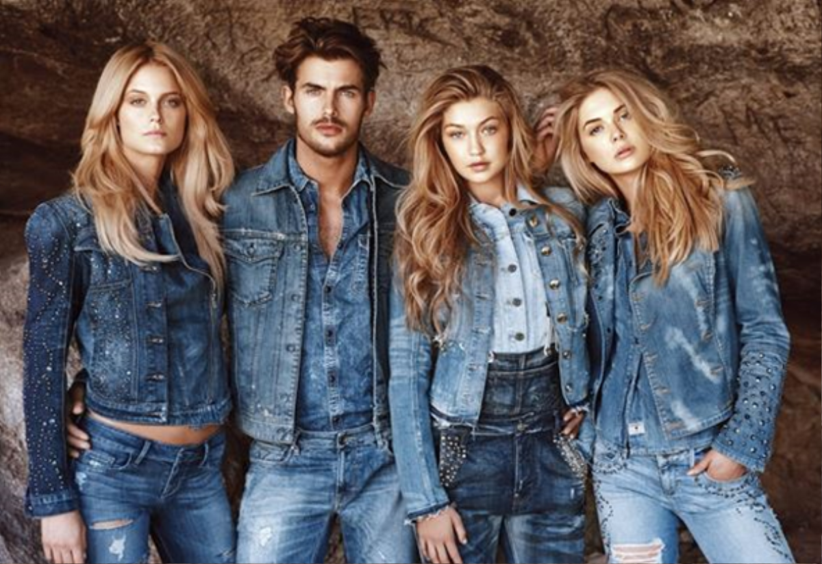 Thu về lại rộn ràng đón denim on denim - set đồ kinh điển của thời trang Ảnh 2