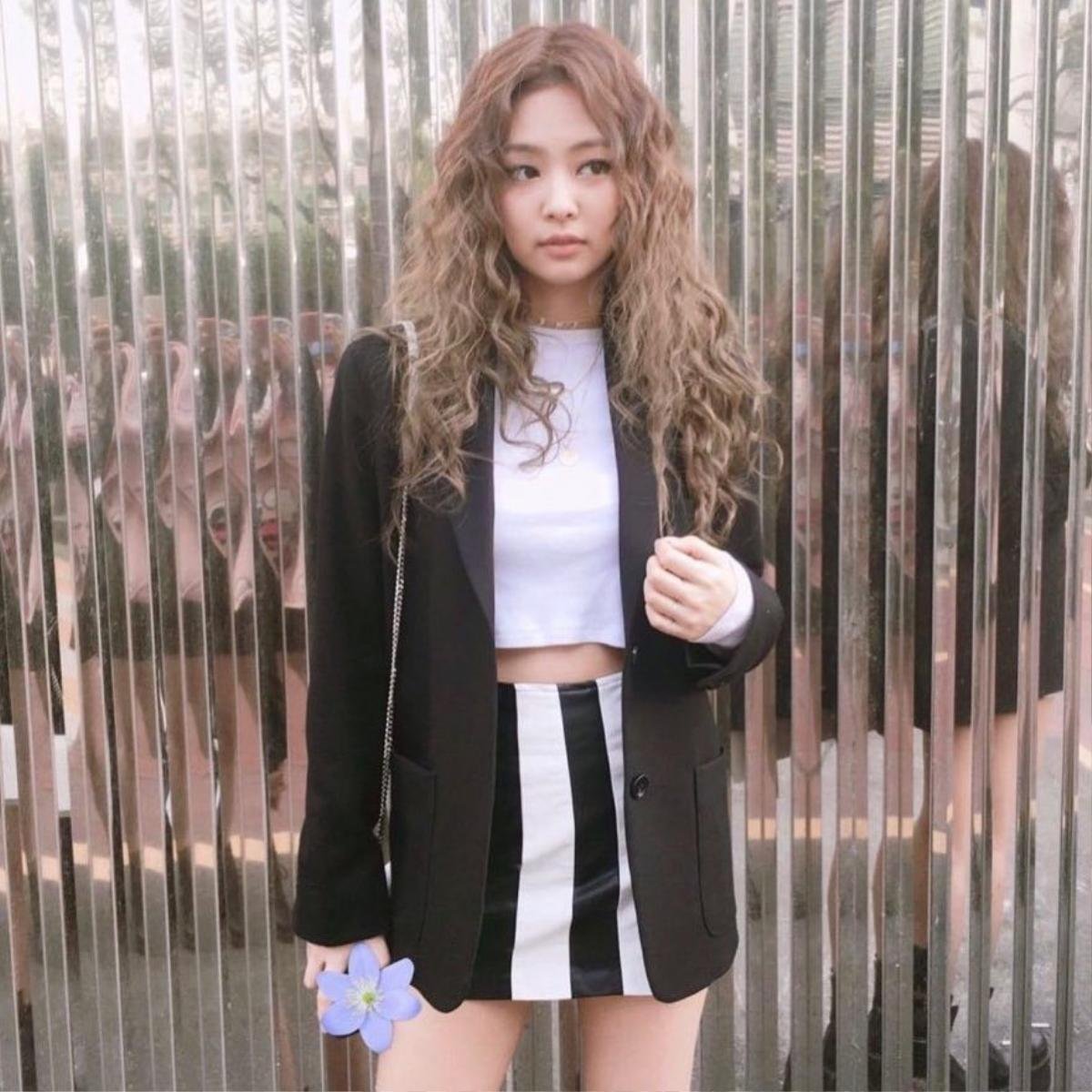 Muốn hạ gục Crush trong nháy mắt hãy học 4 kiểu tóc đẹp này của Jennie Kim (Black Pink) Ảnh 1