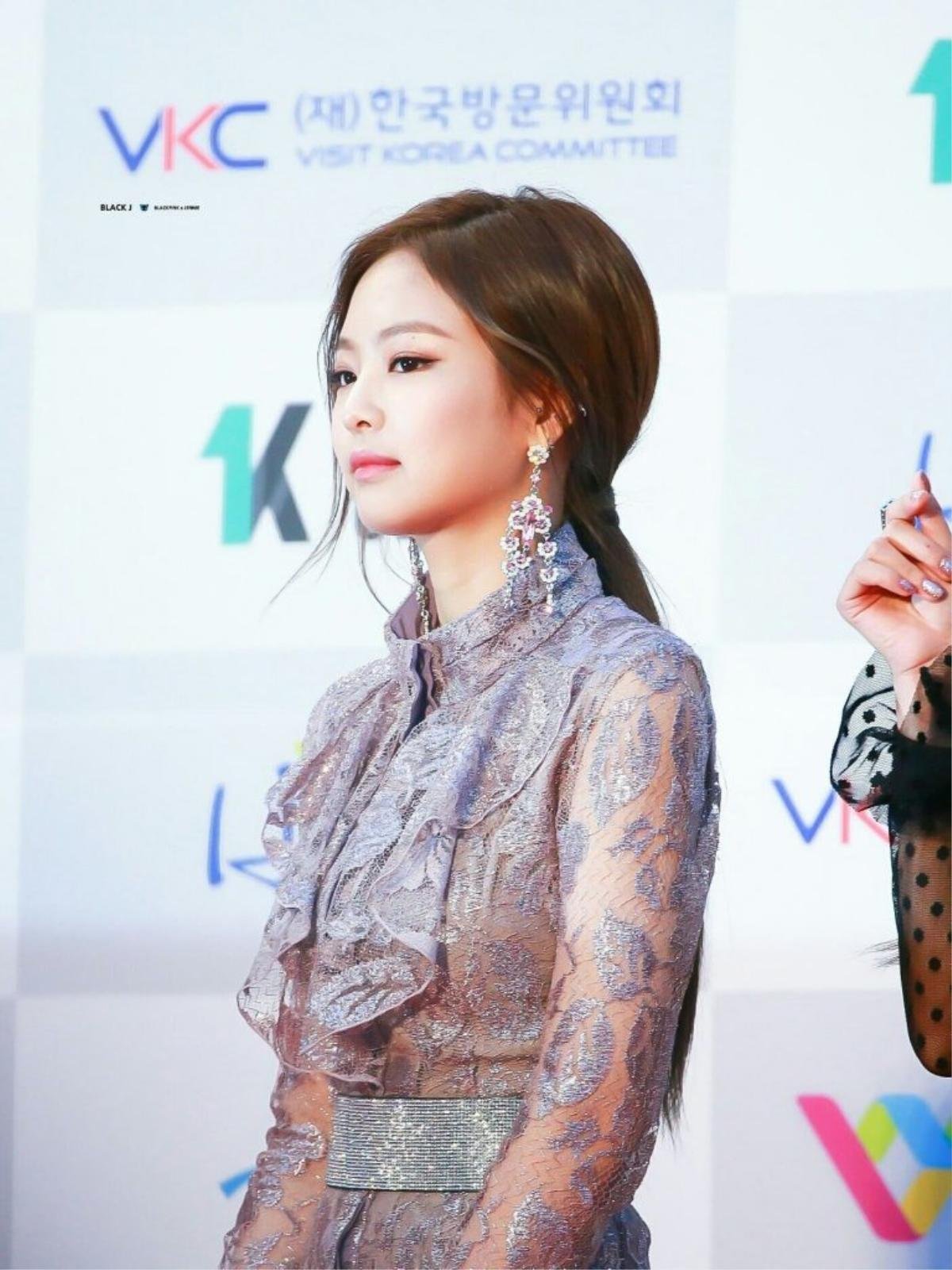 Muốn hạ gục Crush trong nháy mắt hãy học 4 kiểu tóc đẹp này của Jennie Kim (Black Pink) Ảnh 12