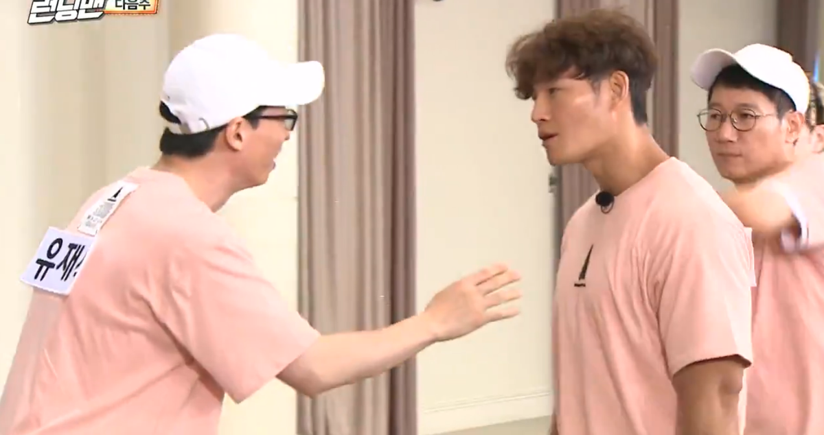 Running Man tập 411: Ai là kẻ trộm đã lấy đi đôi giày của Kim Jong Kook? Ảnh 12