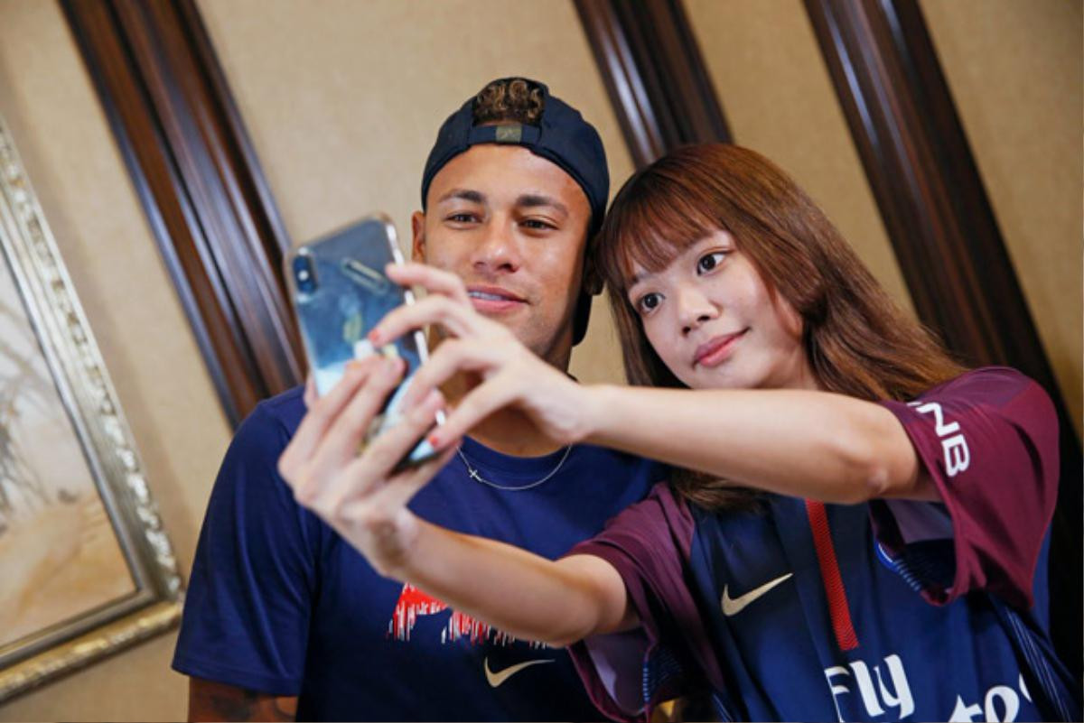 Sang Trung Quốc, Neymar được chào đón như người Hùng Ảnh 1