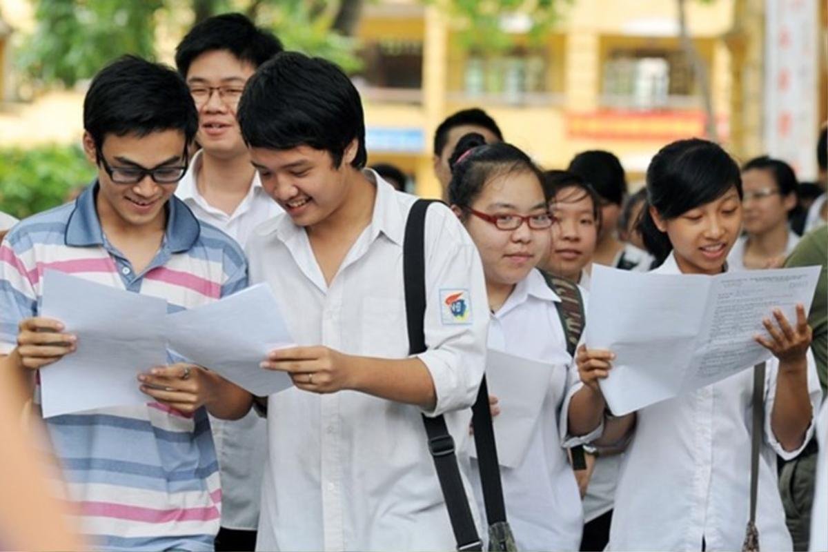 Sau đợt điều chỉnh nguyện vọng, ngày đầu chạy lọc ảo: Điểm chuẩn năm 2018 dự kiến giảm mạnh Ảnh 1