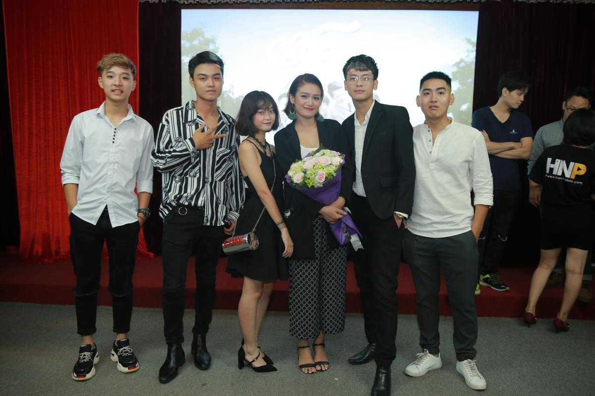 Sau phim rạp 'Trường học bá vương', đến lượt sitcom 'Cả nhà đi học' lấy đề tài học đường - hoán đổi thân phận Ảnh 5