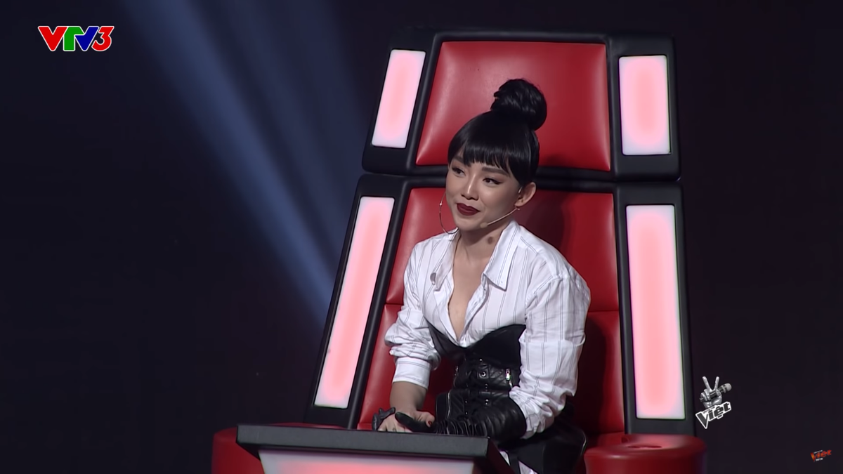 Những “chiêu trò” độc đáo của Tóc Tiên trên sàn đấu trí The Voice 2018 Ảnh 4