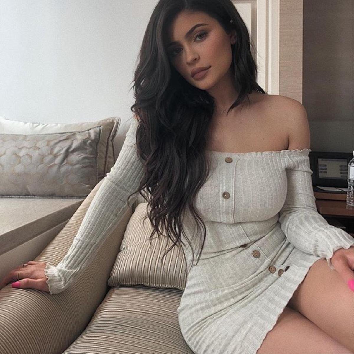 Thời trang ai nhìn cũng thích nhưng ít ai dám mặc của nữ tỷ phú đô la Kylie Jenner Ảnh 9