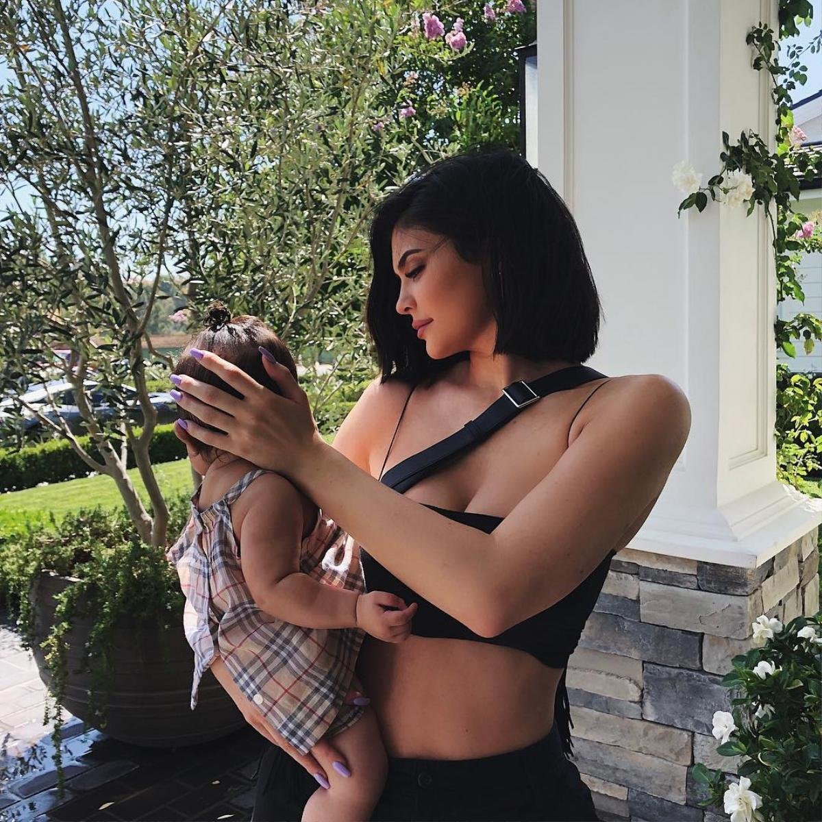 Thời trang ai nhìn cũng thích nhưng ít ai dám mặc của nữ tỷ phú đô la Kylie Jenner Ảnh 3