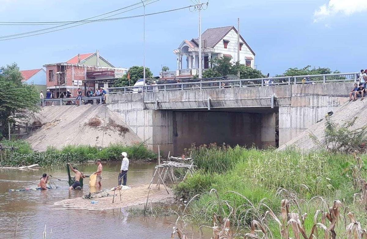 Tìm thấy thi thể bé trai 2 tuổi nổi trên mặt suối gần nhà ông bà ngoại Ảnh 1