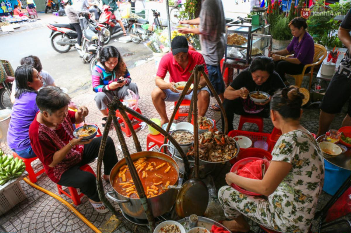 Loạt quán ăn vỉa hè nhưng giá 'đại gia', lúc nào cũng tấp nập khách đến ăn ở Sài Gòn Ảnh 13