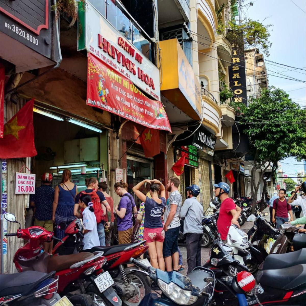 Loạt quán ăn vỉa hè nhưng giá 'đại gia', lúc nào cũng tấp nập khách đến ăn ở Sài Gòn Ảnh 18