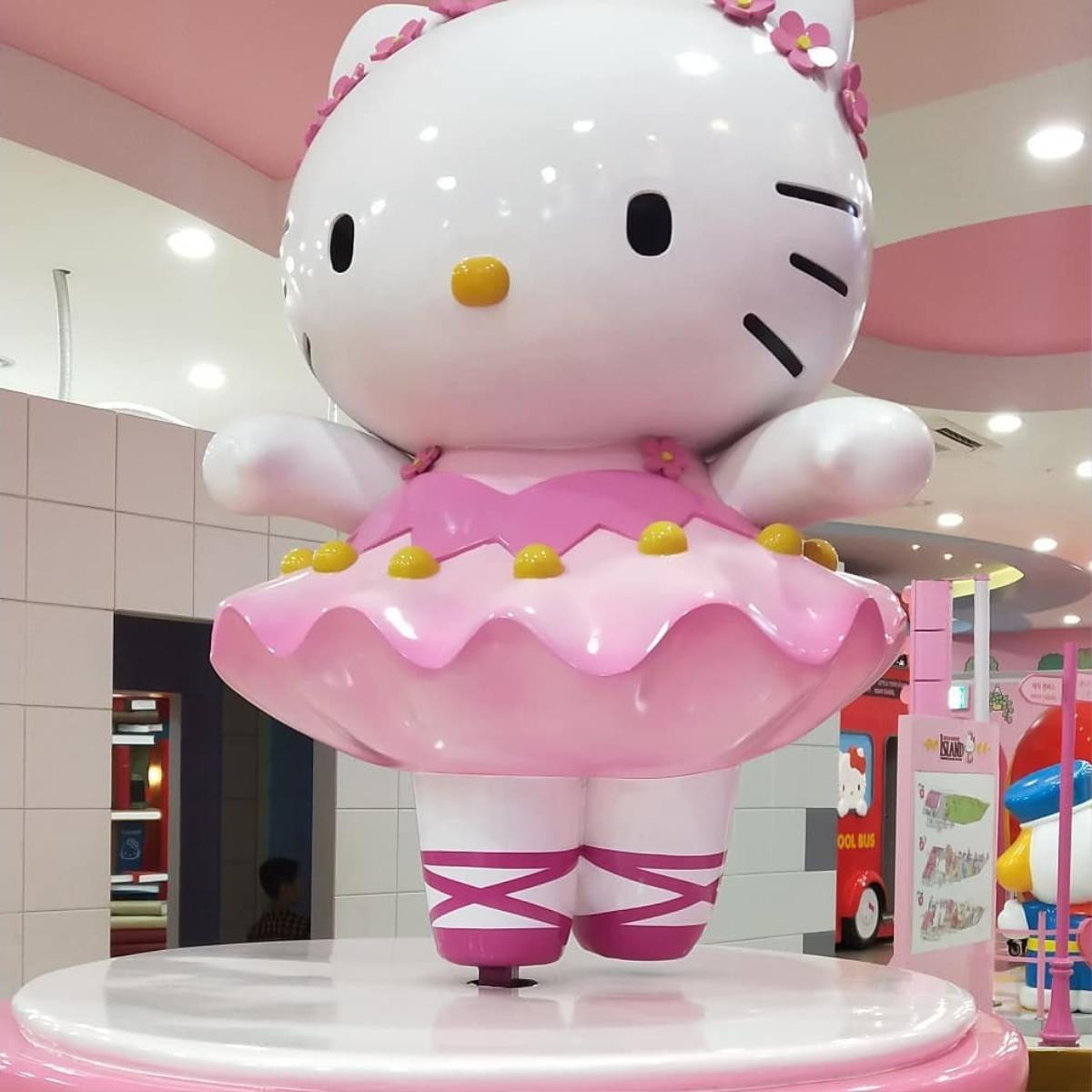 Có một hòn đảo Hello Kitty toàn màu 'hường' ở Hàn Quốc khiến con gái cứ phải phát cuồng Ảnh 22