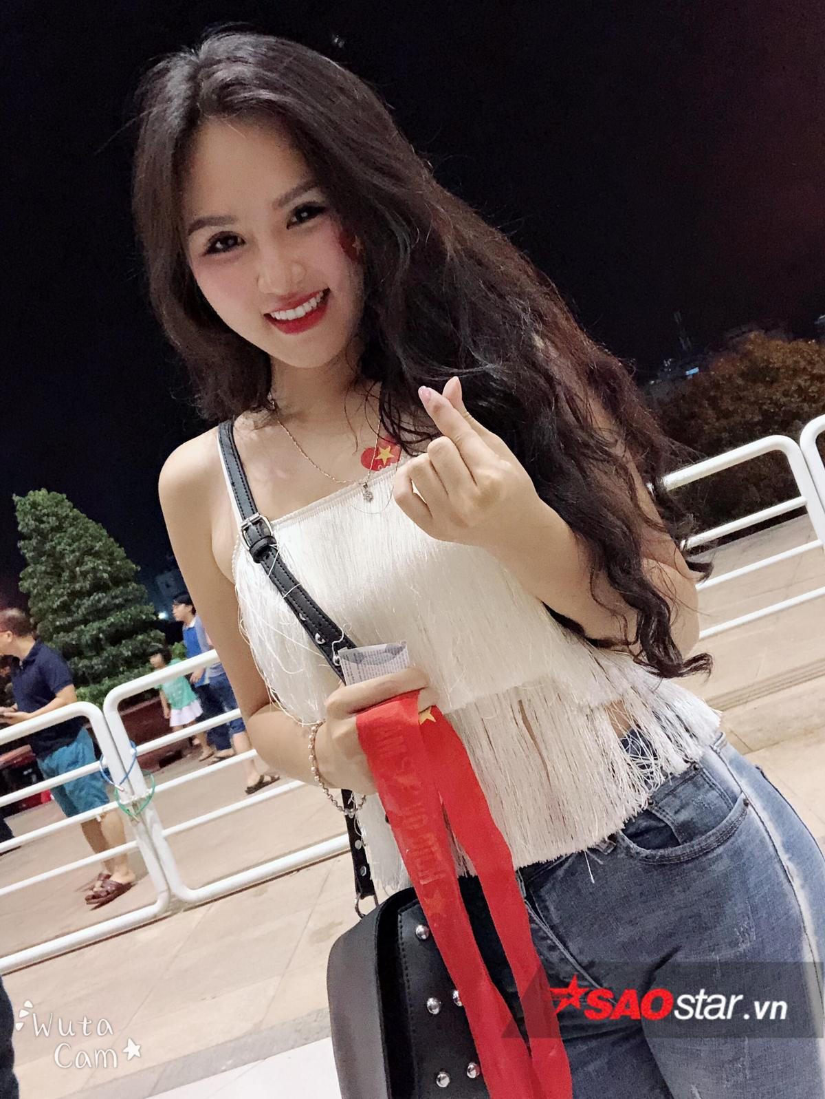 Đặng Ngân và dàn hot girl nóng bỏng trong ngày U23 Việt Nam vô địch Ảnh 2