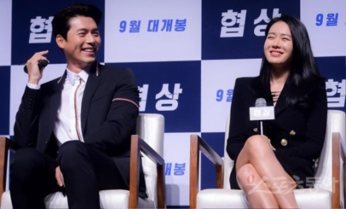 'Chị đẹp' Son Ye Jin bỗng nam tính, đọ vẻ đẹp trai với 'tài tử' Hyun Bin tại họp báo 'Negotiation' Ảnh 17