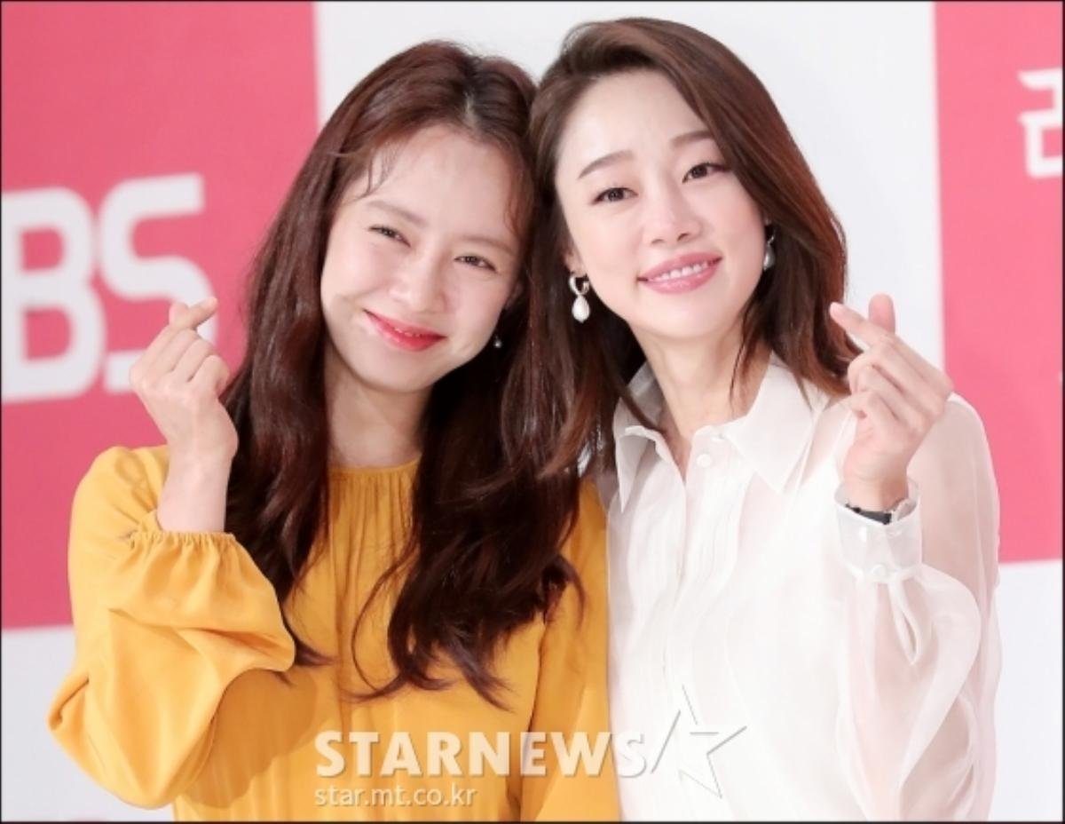 Họp báo 'Lovely Horribly': Eunjung khoe đường cong gợi cảm, Song Ji Hyo tình tứ ôm ấp Choi Yeo Jin Ảnh 21