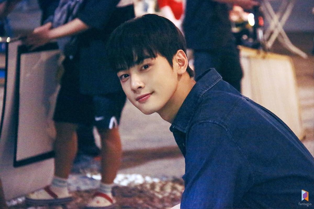 Cha Eun Woo (ASTRO) đẹp bất chấp tại hậu trường - Rapper Tiger JK là cameo trong ‘My ID is Gangnam Beauty’ Ảnh 4