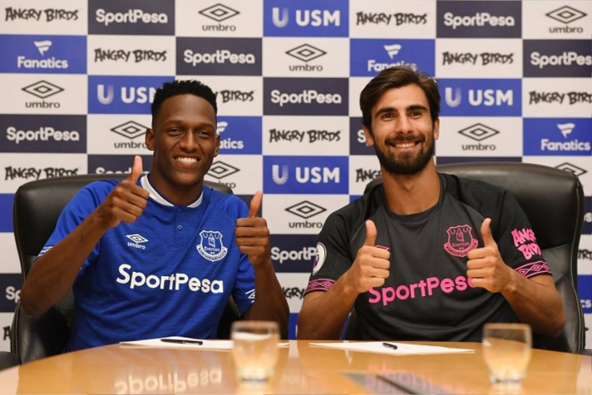 Sao Barca 'phũ phàng' từ chối M.U, chính thức ra mắt Everton Ảnh 2